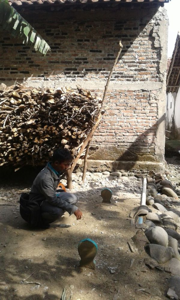 Hanya Karena Perbedaan, Haruskah Mereka Dimakamkan Di Samping Rumah?